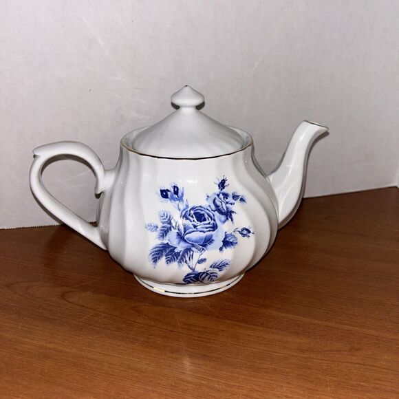 Truly Tasteful ~ Fine China ~ "ROMANTIC BLUE ROSES" ~ Teapot - Picture 3 of 8